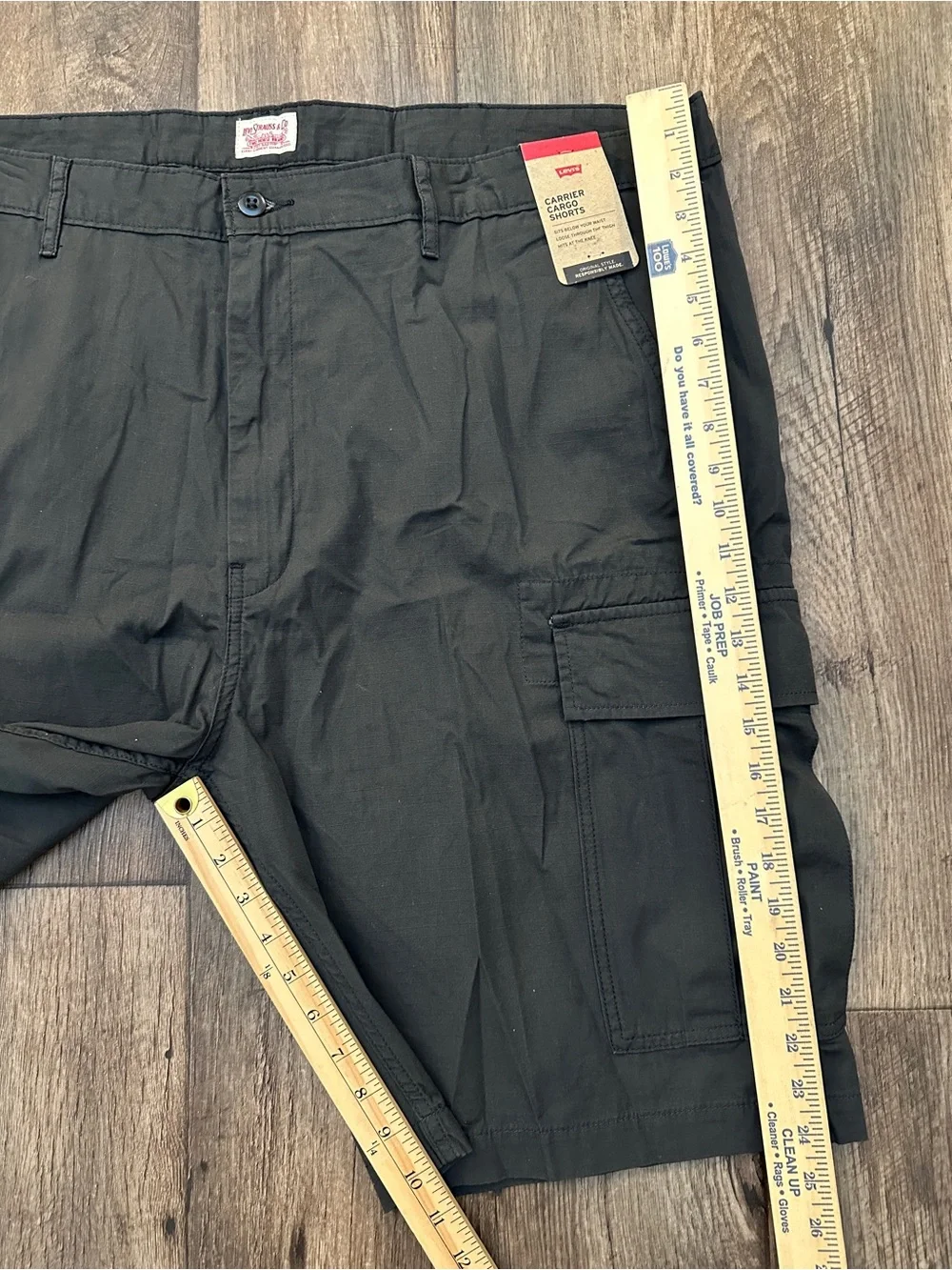 Levis Carrier Cargo 100% Cotton Shorts Men’s Size 44 Dark Gray